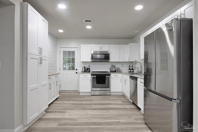 Building Photo - 3760 Bayou Blvd
