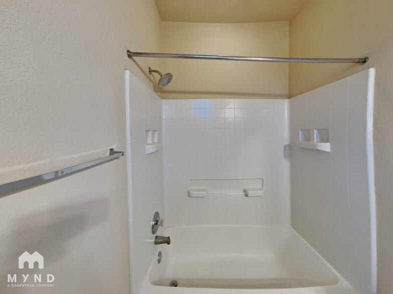 Building Photo - 2216 Zach Scott St