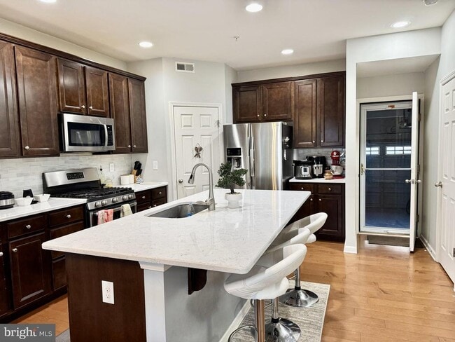 Building Photo - 257 Fairfield Cir W