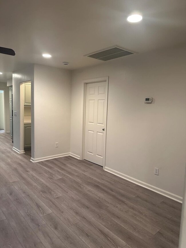 Building Photo - Newly Remodeled 3-Bedroom Home in Citrus H...