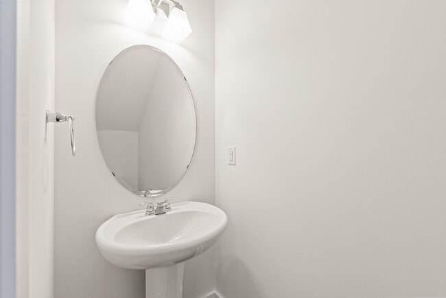 Building Photo - 2 Bedroom Townhome in Brightwalk!