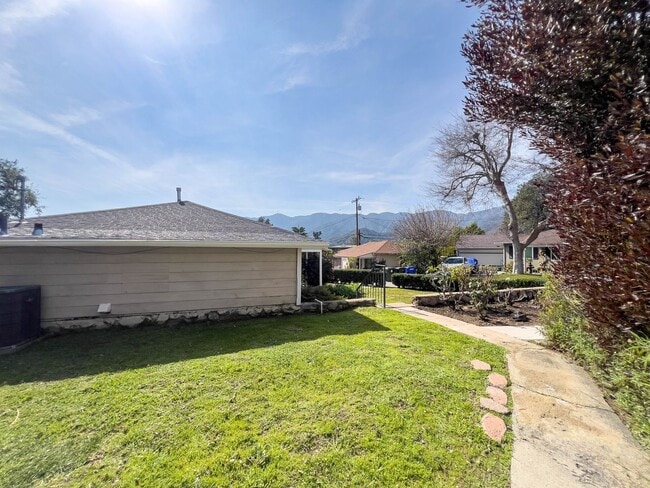 Building Photo - Charming 2BR Home in La Crescenta!