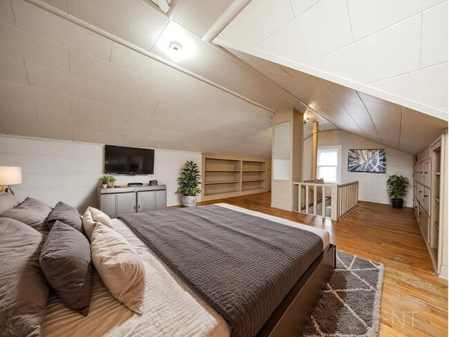 Building Photo - Charming 3 BD Home Across from Emerson Park – Move-In Ready!