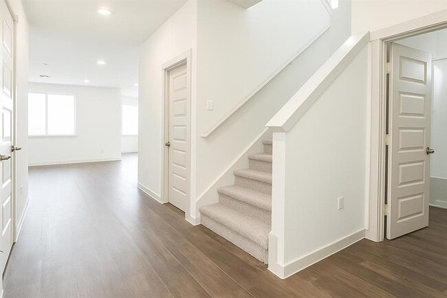 Building Photo - 125 Big Sandy Creek Dr