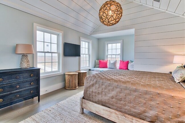 Building Photo - 30 Madequecham Valley Rd