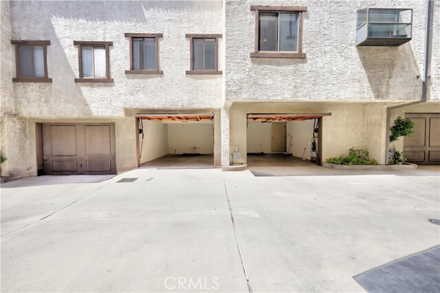 Building Photo - 1290 Elm Ave