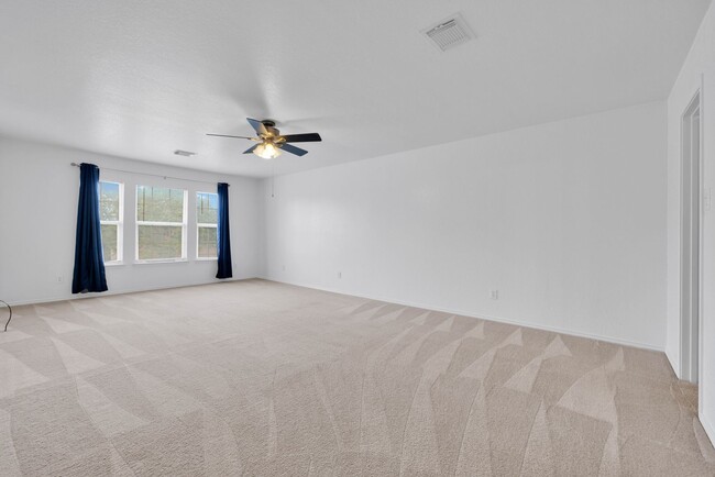 Building Photo - Charming 3-Bedroom, 2.5-Bath Home with Spa...