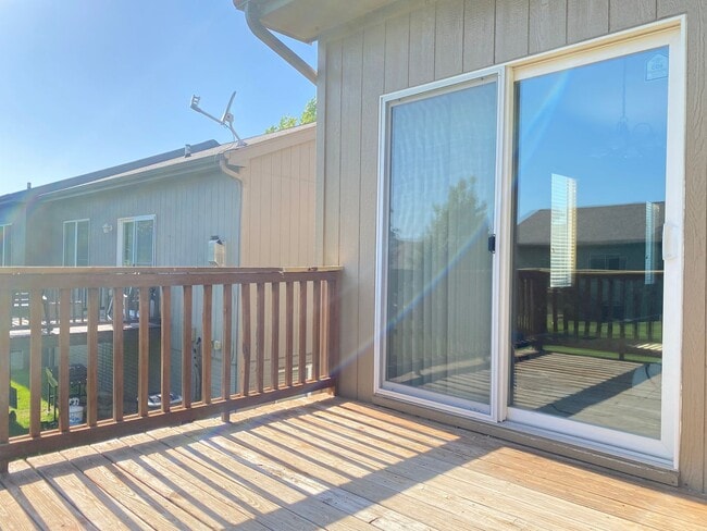 Building Photo - Beautiful 3 bed, 2 bath house at $2095 *PR...