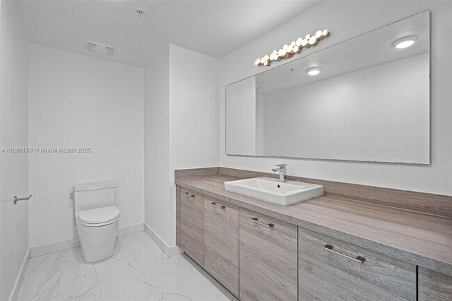 Building Photo - 400 Sunny Isles Blvd