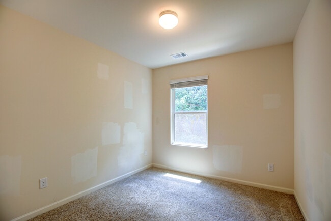 Building Photo - 44 Chastain Cir