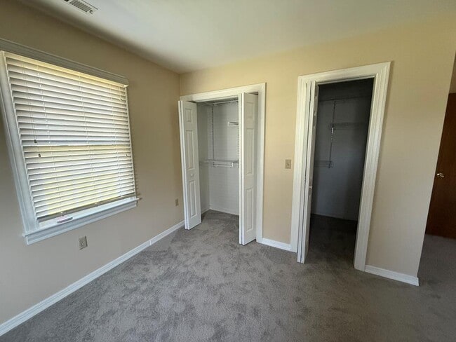 Building Photo - 12 Nelson Dr