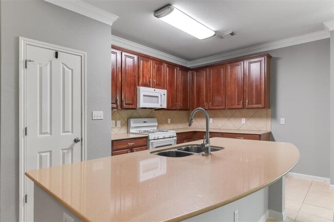 Building Photo - 600 S Frontier Ln