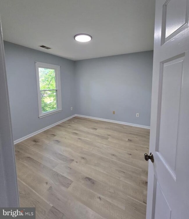 Building Photo - 2205 Blue Valley Dr