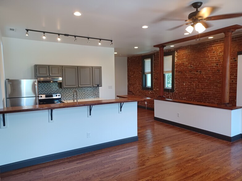 Building Photo - 4214 Chouteau Ave