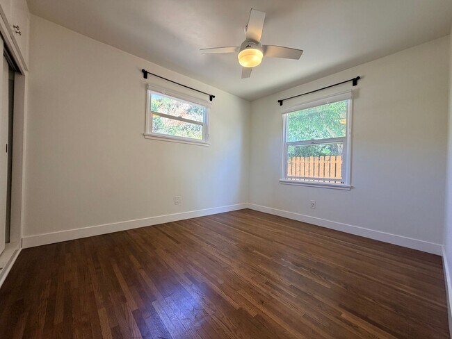 Building Photo - 102 N Kalorama St