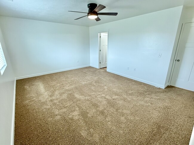 Building Photo - 676 E 550 S