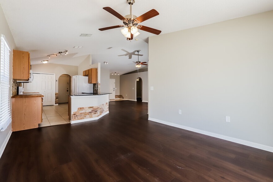 Building Photo - 12620 Lake Vista Dr
