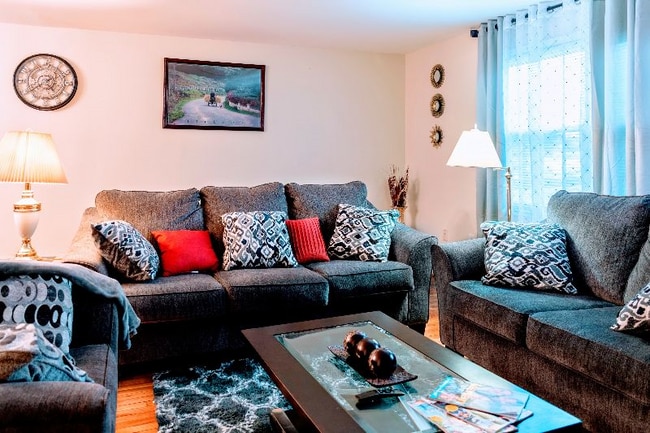 Building Photo - 2 Wimbledon Ln