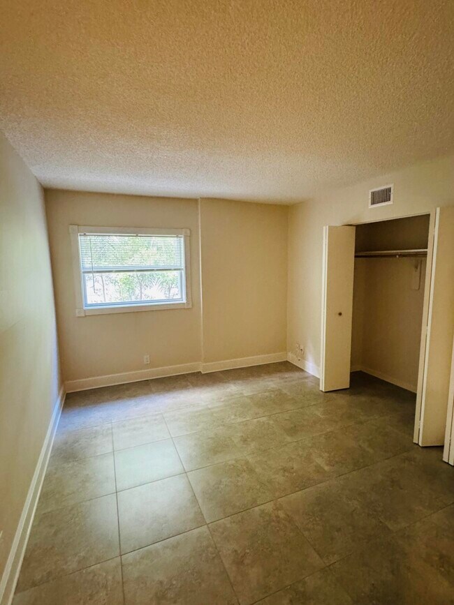 Building Photo - 1527 S Flagler Dr