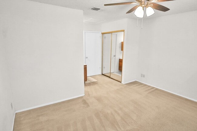 Building Photo - 12210 Apricot Dr