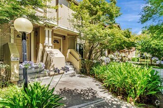 Building Photo - Two Primary Suites w/ Bonus Room l Prime L...