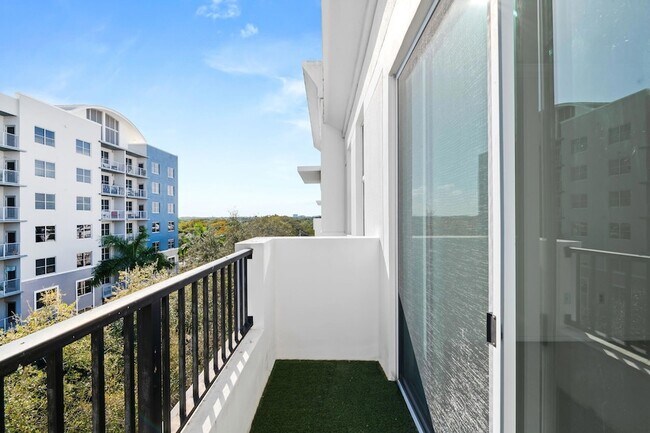 Building Photo - 2401 NE 65th St