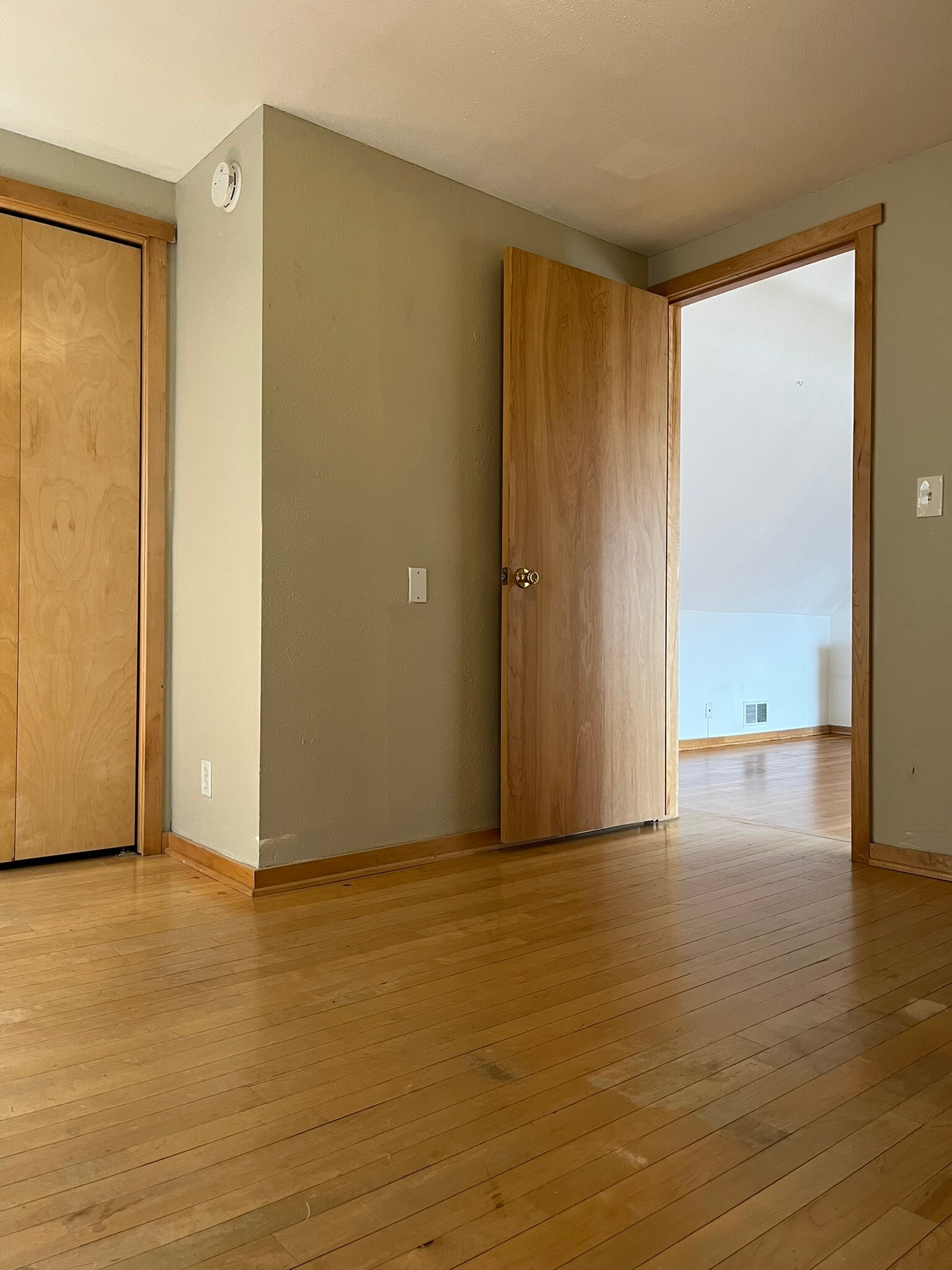 Building Photo - 3220 N Oakland Ave