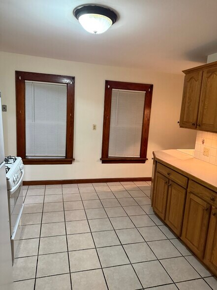 Building Photo - 5 Gardners Ln