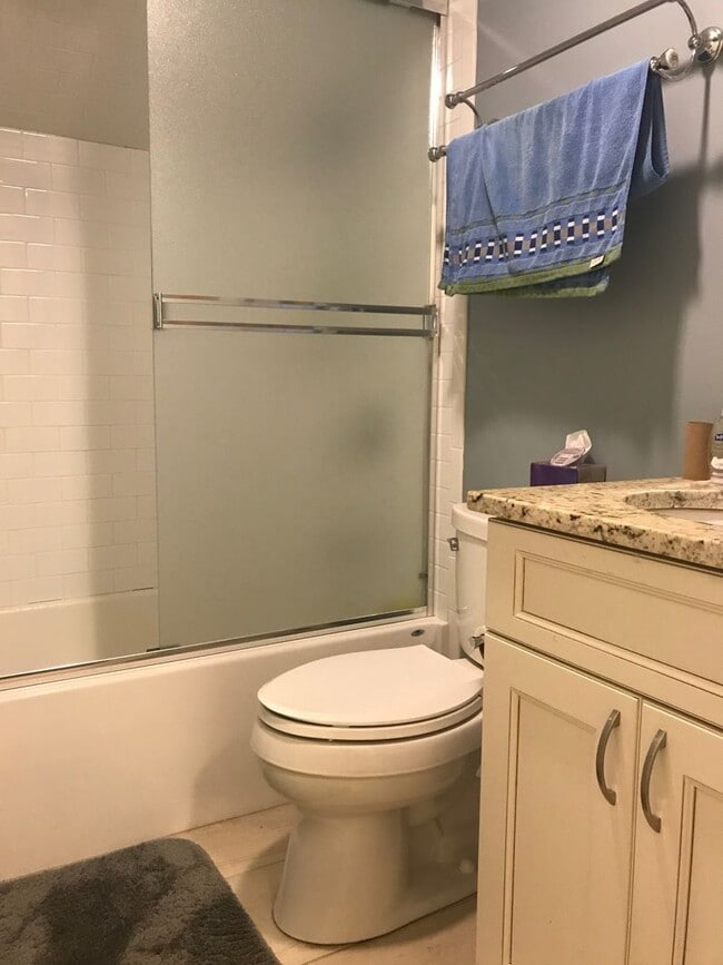 Building Photo - 28 Nash St