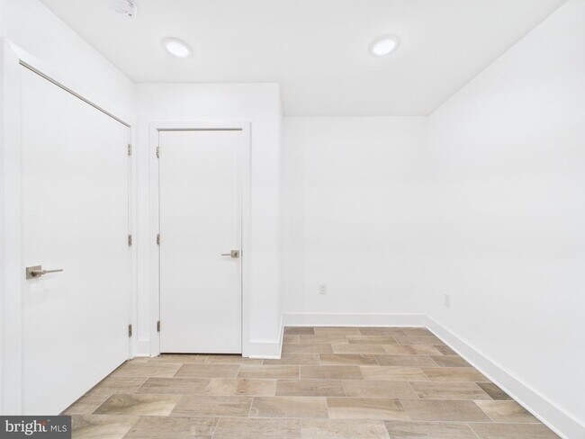 Building Photo - 2646 Manton St