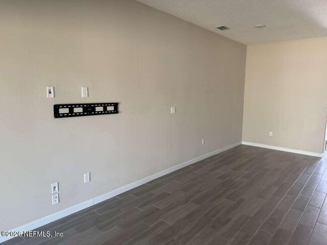 Building Photo - 12846 Josslyn Ln