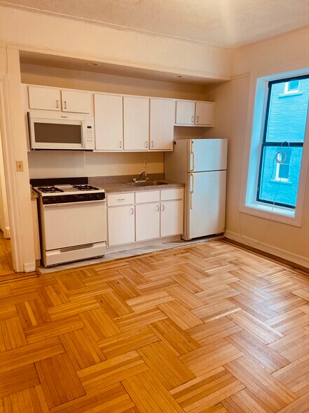 Primary Photo - 542 85th St