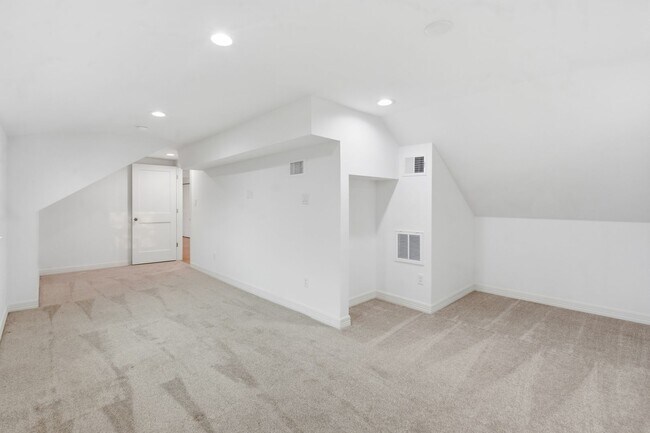 Building Photo - Beautiful Houston Home Featuring a Private Pool