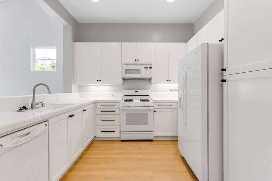 Building Photo - 14 Celano Ct
