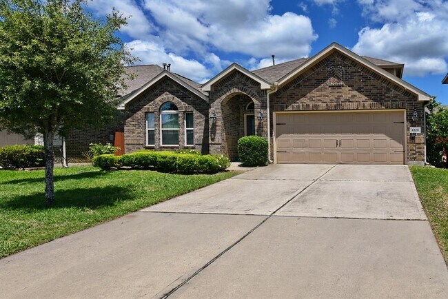 Building Photo - 2229 Maple Point Dr N