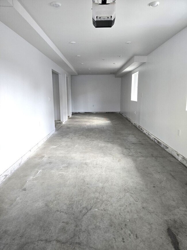 Building Photo - 3920-3922 1/2 Brighton Ave