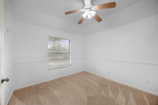 Building Photo - 15041 Calaveras Dr