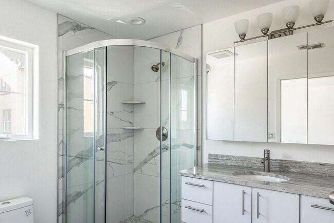 Building Photo - 23 Blackbird Cir