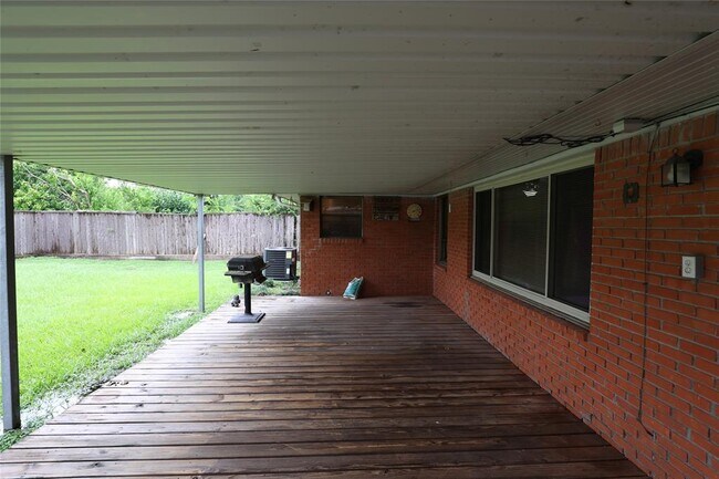 Building Photo - 4018 Nenana Dr