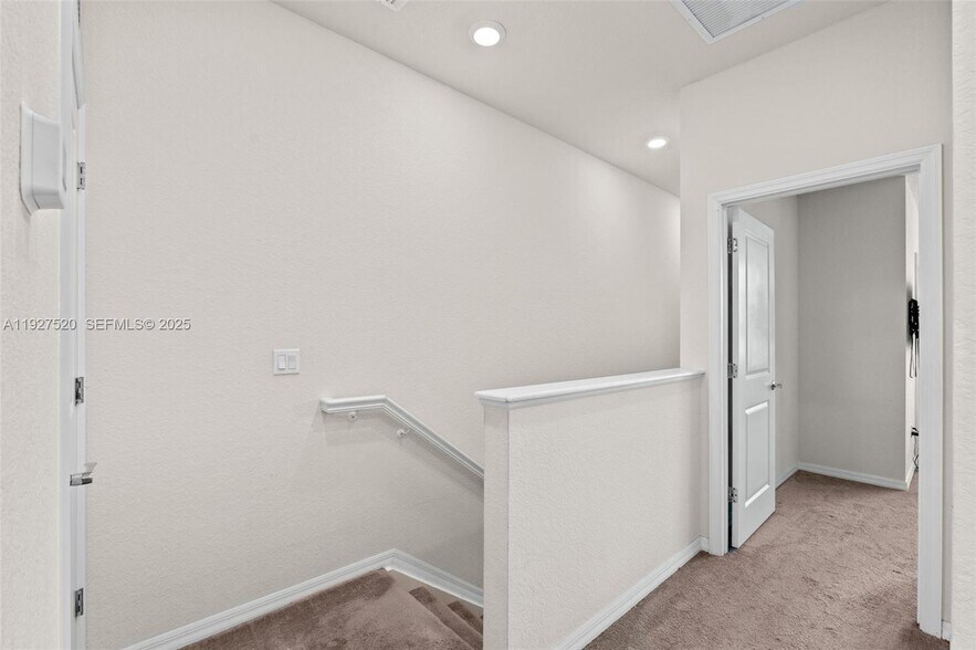 Building Photo - 1190 Eucalyptus Dr