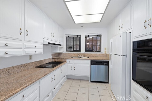 Building Photo - 2114 Via Puerta