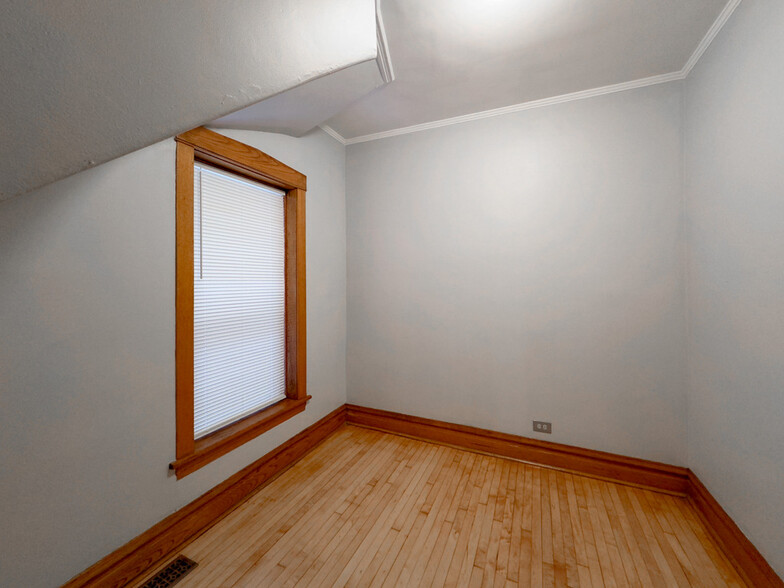 Building Photo - 4322 W Kamerling Ave