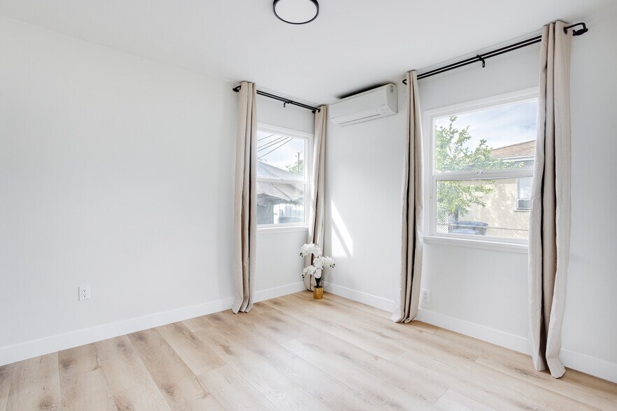 Building Photo - 617 N Rosemary Ln