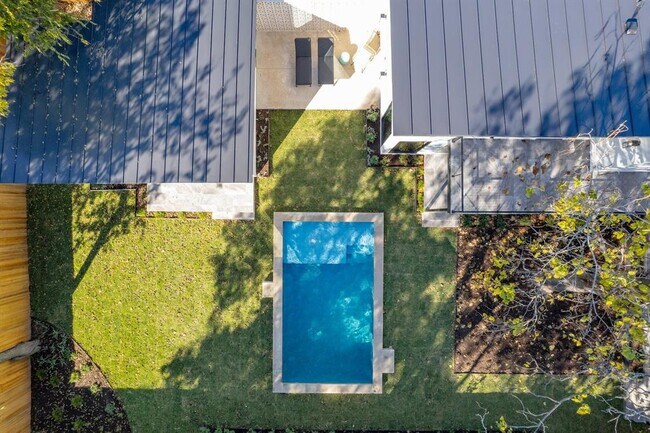 Building Photo - 5512 Shoalwood Ave