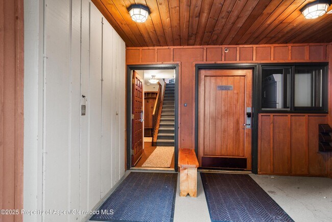 Building Photo - 400 Wood Rd