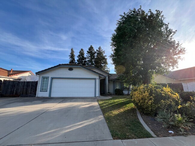 Primary Photo - Cute, well -maintained home