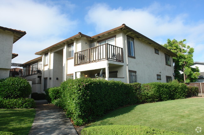 Building Photo - 1561 Moorpark Ave