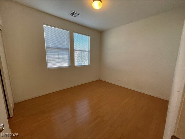 Building Photo - 31 Hudson Canyon St