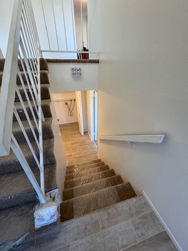 Building Photo - Newly Renovated 4 Bedroom 3 Bath Home with...