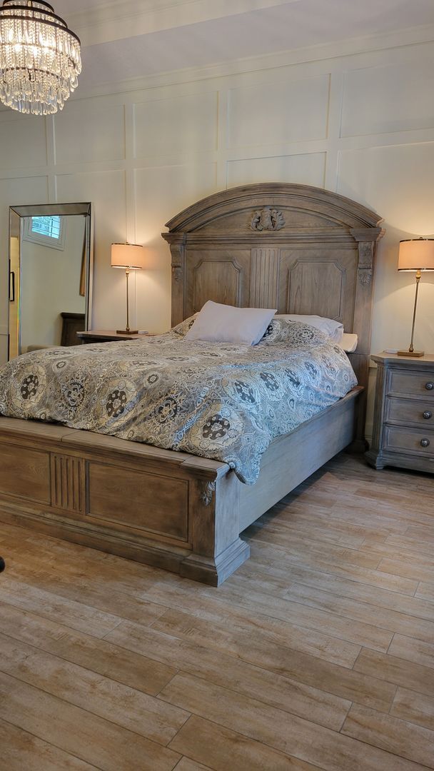 Building Photo - Seasonal stunning 5/5 pool home west of trail near Siesta Key!